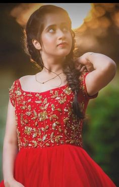 Deepthi Sunaina Dresses, Deepthi Sunaina, Designer Dresses Couture, Reception Hairstyles, Coconut Decoration, Dress Designs For Stitching, Red Frock, Frock Models