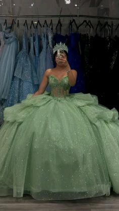 Quinceanera Dresses Color Ideas, Dark Green Xv Dresses, Sweet 16 Green Dress, Sage Green Xv Dresses, 15 Green Dresses, Enchanted Dress Theme, Princess Tiana Dress Prom, Sweet 16 Dress Green, Green Xv Dresses