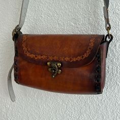 Real Leather Made In Mexico Vintage Western Purse No Flaws Never Used Ship Out Same Day Or Next Country Bags, Western Purses, Vintage Purse, Vintage Western, Vintage Leather, Leather Purses, Real Leather, Purses And Handbags, Shoe Jewelry