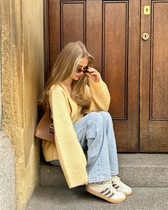 Yellow Jumper Outfit, Shotting Photo, Yellow Outfit, Cute Everyday Outfits, Outfit Inspo Fall, Girly Outfits, Winter Fashion Outfits, Looks Vintage, Outfits Casuales