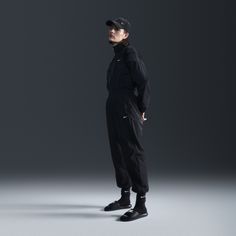 With both a water-repellent finish and built-in UV protection, these oversized pants are ready come rain or shine. Their lightweight woven fabric is partially lined with sweat-wicking mesh to help keep you cool and dry. Nike Lifestyle, Oversized Joggers, Oversized Pants, Joggers Black, Wardrobe Update, Rain Or Shine, Women Lifestyle, Nike Sportswear, Repellent