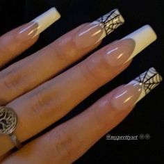 Medium Coffin Acrylic Nails Designs Black, Simple Spooky Acrylic Nails, Y2k Nails Halloween, Nail Inspiration Medium Length, Nail Inspo Y2k Simple, Y2k Nails For School, Fall Nails For School, Basic Y2k Nails