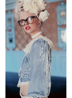 Female eye fashion Marry Antoinette, Narrative Poetry, Woman Glasses, Candy Clothes, Eye Fashion, Glasses Fashion Women, Vintage Inspired Outfits