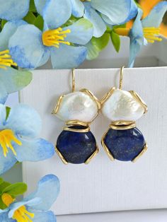 Classic earrings with white baroque pearls and blue lapis lazuli hard stones, set with gold-plated 925 silver. Hook closure. Total length 4.3 cm. Elegant Gold Lapis Lazuli Earrings, Elegant Lapis Lazuli Earrings With Natural Stones, Elegant Blue Pearl Earrings With Natural Stones, Classic Earrings, Italian Jewelry, Blue Lapis, 925 Silver Earrings, Baroque Pearls, Lapis Lazuli