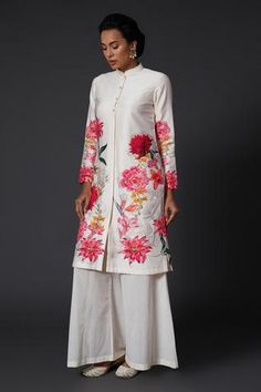 Ivory kurta with floral printed motifs and mandarin collar. Paired with palazzo.
Components:2
Pattern:Printed
Type of Work:Floral
Neckline:Mandarin
Sleeve Length:Long Sleeves
Fabric:Silk Chanderi, Cotton
Color:White
Other Details:
Floral print
Front buttons
Occasion:Sangeet, Puja - Aza Fashions Mother Of The Bride Suits, Kurta And Palazzo, Kurta With Palazzo, Coord Sets, Fabric Painting On Clothes, Rohit Bal, White Kurta, Palazzo Set, Indian Fashion Designers