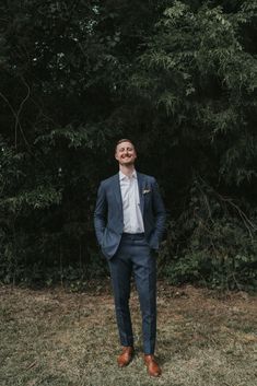 Men’s Elopement Look, Groom Suit Without Tie, Groom Suit No Tie, Casual Wedding Suit For Groom, Grey Grooms Suit, Simple Groom Attire, Men’s Wedding Outfit, Groom Casual Wedding, Groom Rehearsal Dinner Outfit