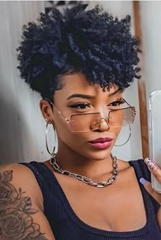 Women Afro, Short Natural Curly Hair, Natural Hair Short Cuts, Tapered Haircut