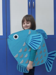 Blue Day Crafts Preschool, Blue Day Decoration In Preschool, Fish Costume Diy, Fish Costume Kids, Diy Fish Costume, Fancy Dress Costumes Kids, Fancy Dress Competition, Fish Costume, School Kids Crafts