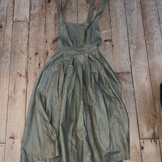 Just Purchased This Dress And Unfortunately It Doesn’t Fit. This Is A True Xs- I Am Typically A Small, Size 2-4. If You Are A 0-2 This Should Be Perfect. Fitted A-line Khaki Dress, Olive Fitted Knee-length Dress, Olive Summer Dress For Daywear, Olive Dress For Summer Daywear, Olive A-line Summer Dress, Olive Summer Dress For Workwear, Olive Summer Dress For Work, Olive Summer Workwear Dress, Summer Olive Dress For Work