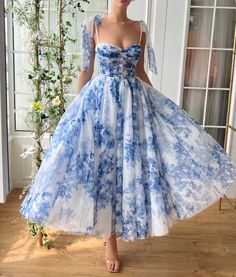 Floral Print Prom Dress, Gown With Pockets, White Tulle Dress, Prom Dress Inspo, Printed Prom Dresses, Prom Dress Long, Floral Prom Dresses, Blue And White Floral, Women Wedding Guest Dresses