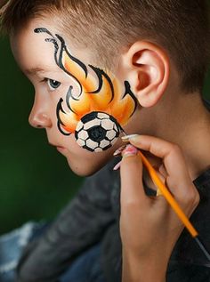 Soccer fire Football Face Paint, Easter Face Paint, Face Painting Tips, Face Painting For Boys, Halloweenský Makeup