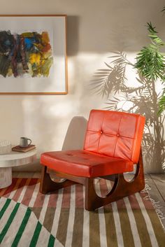 Small Living Room With Chairs, Orange Chair Bedroom, 70s Lounge Chair, 70s Armchair, Mid Century House Interior, 70s Chair, Furniture 70s, Artsy Home Decor, Orange Interior Design