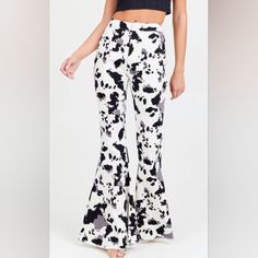 These Cow Print Flares Give A Western Vibe To Any Look! The Exaggerated Flare Bottom And High Rise Fit Make These A Statement Piece For Your Closet. Pair These With Your Favorite Graphic Tees Or Cropped Tops! Fit: Fitted, High Rise, Size X-Small Closure: Button And Zipper Cow Print, Exaggerated Flare Imported Retail $80 E6 Altard State Flare Jeans, Chic White Printed Bottoms, Trendy Fitted Black And White Bottoms, Fitted White Printed Bottoms, Fitted White Floral Print Bottoms, Cow Print Jeans, Dark Wash Flare Jeans, Blue Mom Jeans, Mid Rise Flare Jeans