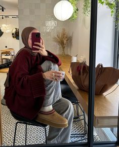 Hijabi Off The Shoulder Sweater, Neutral Cozy Aesthetic, Hijab Winter Outfit, Burgandy Outfits Aesthetic, Hijab Style Outfits, Outfit For Hijab, Hijabi Winter Outfits, Burgundy Outfits, Hijab Fits