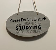 a sign that says, please do not disturb studying studying studying