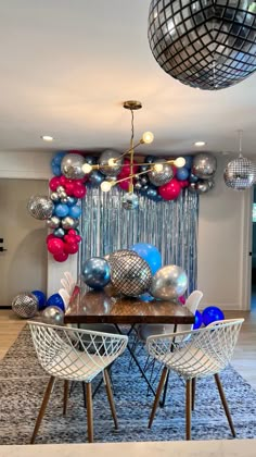 Dancing queen balloon garland with disco balls. Blue, hot pink and silver balloons. Mama Mia Hoco Theme, Disco Mamma Mia Party, Mama Mia Birthday Decorations, Mama Mia Balloon Arch, Abba Decorations, Mamma Mia Disco Party, Mamma Mia Bachelorette Party Decorations, Mamma Mia Prom Theme