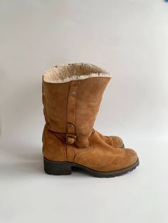 BUY 2 ITEMS GET 15% off at checkout   BUY 3 ITEMS GET 25% off at checkout  These are vintage UGG boots for women with shearling lining and comfortable non slip rubber sole. These slip on suede leather boots are size EUR 39, UK 6, US 8. Please check the detailed measurements below.   Era: Y2K Brand: UGG Condition: These camel brown suede leather boots were pre-loved and they show some signs of wear. There are some marks and scratches on the suede leather surface, which I have tried to capture in Camel Leather Boots With Round Toe, Vintage Uggs, Boots Mid Calf, Boots Flat, Suede Leather Boots, Fashion Baby, Vintage Lover, Brown Leather Boots, Boots For Women