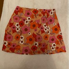 Floral Mini Skirt Nwt Retro Pink Floral Print Bottoms, Retro Pink Bottoms With Floral Print, Chic Floral Print Beach Skort, Chic Floral Print Skort For Beach, Trendy Lined Skort For Spring, Spring Beach Floral Print Skort, Cute Mini Pleated Skirt, Cute Fitted Beach Skirt, Pink Skort For Spring Vacation