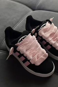 Pretty Sneakers, Trendy Shoes Sneakers, Pretty Shoes Sneakers, Jordan Shoes Retro, Shoes Outfit Fashion, Shoe Wishlist, Cute Nike Shoes, Cute Sneakers, Fresh Shoes