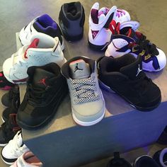 Jordan Shoe Collection, Baby Shoes Jordans, Baby Jordan Outfits, Baby Jordan Shoes, Kids Outfits Daughters, Jordan Shoe