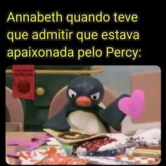 a penguin sitting at a table reading a book with the caption anabeth quando teve que admit que esta apaipaxondaada pelo percy