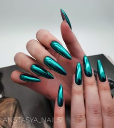 Bright Gel Nails Ideas, Bluish Green Nails, Emerald Chrome Nails, Turquoise Chrome Nails, Petrol Nails, Teal Chrome Nails, Emerald Green Chrome Nails, Gang Nail, Metallic Blue Nails