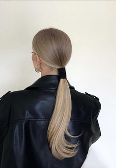 Blonde Low Ponytail, Blonde Ponytail Hairstyles, Rich Blonde Hair, Low Sleek Ponytail, Rich Blonde, Hair Lookbook, Dark Blond, Edgy Hairstyles, Darker Hair