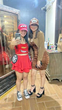 Duo Halloween Costumes, Couples Halloween Outfits, Couples Halloween, Fantasias Halloween, Halloween 2024, Cute Halloween Costumes, Couple Halloween, Halloween Ideas, Cute Halloween