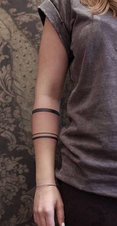 100 Armband Tattoos for Men and Women - The Body is a Canvas Arm Band Line Tattoo, Herren Hand Tattoos, Lines Tattoo, Quarter Sleeve Tattoos, Bored Art, Armband Tattoos, Polynesian Tattoos, Swallow Tattoo