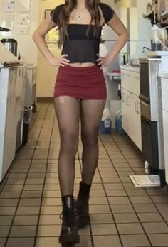 Thigh Tights Outfit, Summer Outfits With Tights, Dark 90s Fashion, Cas Concert Outfit Ideas, Early 2000s Fashion Grunge, Allison Dilaurentis Outfits, Mini Skirt Tshirt Outfit, $b Concert Outfit, Renee Rapp Concert Outfit