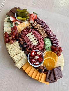 Football Super Bowl Charcuterie Board Super Bowl Charcuterie Board, Super Bowl Charcuterie, Fall Charcuterie Board Ideas, Thanksgiving Charcuterie Board Ideas, Thanksgiving Charcuterie, Charcuterie Board Meats, Football Super Bowl