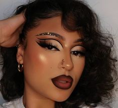 Creative Brown Eye Makeup, Sultry Eye Makeup Black Women, Outgoing Makeup Looks, Black Makeup Eye, Eyeshadow Inspo Creative, Black Makeup Looks Eyeshadows, Dramatic Eye Makeup Looks, Makeup Look Ideas Creative, Makeup Prom Looks