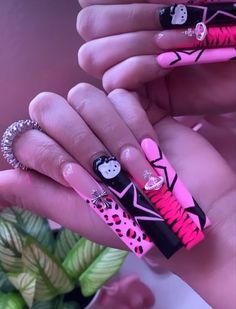 Black And Pink Hello Kitty Nails Acrylic, Yk2 Nails Long, Y2k Aesthetic Nails Long, Monster High Nails Acrylic, Bling Acrylic Nails Long, Bratz Doll Nails, Bratz Nails Acrylic, Bratz Inspired Nails, Long Y2k Nails