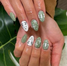 Christmas Sweater Nails, Christmas Nail Design, Nail Art Noel, Cute Christmas Nails, Christmas Nails Easy, Christmas Gel Nails, Vlasové Trendy, Short Almond, Snowflake Nails