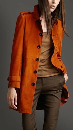 #Winter#WinterOutfits#Fashion2024#SeasonalFashion#WinterTrends#StyleTips#ColdWeatherOutfits#Skirts#Layering#MidiSkirtsIdeas#OutFitIdeas#WinterFashion#WinterOutfitsAesthetic#WinterOutfitsKorean#WinterOutfitsForWomen#ChristmasOutfit Color Combos Outfit, Orange Outfit, Orange You Glad, Womens Fashion Casual Spring, Brown Pants, Looks Chic, Hiking Outfit, Trench Coats, Work Casual