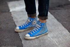 studded converse Studs Diy, Nike Free Runners, Diy Sneakers, Blue Converse, Nike Vintage, Va Va Voom