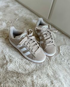 beige adidas campus shoes, shoes fall 2024, sneakers 2024, beige aesthetic Tennis Shoe Aesthetic, Beige Adidas Campus, Adidas Campus Aesthetic, Adidas Aesthetic Shoes, Aesthetic Adidas Shoes, Beige Sneakers Outfit, Adidas Shoes Campus, Adidas Campus Outfit