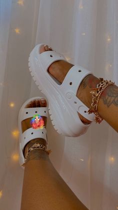 Croc Platform Sandals Outfit, Crocs Mega Crush Sandal Outfit, Croc Outfits Women, Crocs Mega Crush Sandal, Cute Crocs Shoes, Mega Crush Sandal, Croc Outfits, Crocs Collection