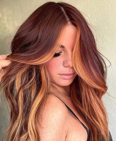 Red Hair With Highlights, Rambut Brunette, Red Blonde Hair, Strawberry Blonde Hair Color, Hair Adviser, Hair Color Auburn, Hair Color And Cut