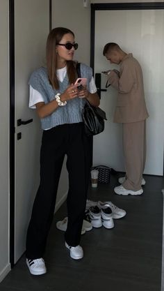 Jobsite Outfit Women, Stylish Therapist Outfits, Spring Outfits Work 2023, Sneaker Outfit Inspo Women, France Autumn Outfit, Fall Outfits Mood Board, Next In Fashion Netflix Looks, Lookbook Outfits Winter, Business Casual Outfits Aesthetic