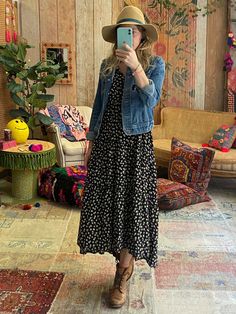 Effortless Outfit, Fun Pants, Cute Clothes, Comfy Dresses, Cream Roses, Flattering Dresses, Fashion Mistakes, Natural Life, Draped Dress