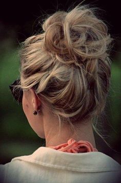 Messy Bun Anleitung Airplane Hair, Updo Casual, Easy Updo Hairstyles, Looks Pinterest, Peinados Recogidos, Messy Bun Hairstyles, Great Hair, Messy Hairstyles