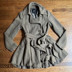 Amazing “Princess” Style Peacoat, Classic Retro Shape And Style. Full Fit And Flare, In A Wonderful Shade Of Neutral, Mossy Taupe Green. Minimal Woven Textured Fabric With A Silky Smooth Lining. Front Pockets, Three Buttons, And Ties At The Waist. Excellent, Gently Worn Condition With No Noticeable Flaws. There Are A Few Pulled Threads Here And There, As Well As Some Mild Scars On The Lining, But Nothing That Detracts From The Garment Overall. Approximate Measurements Listed Below, No Size Tags Princess Coat, Princess Style, Inspired Fashion, Textured Fabric, Vintage Jacket, Fit And Flare, Woven Fabric, Retro Fashion, Vintage Ladies