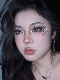 Ateez Makeup Looks, Ateez Makeup Inspired, Ateez Makeup, Cybercore Makeup, Senior Makeup, Black Makeup Looks, Jewel Makeup, Makeup Douyin, Concert Makeup