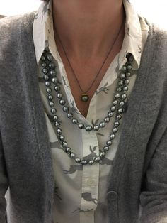 My Fashion Week, Layered Pearls, Styling Pearls, Pearls Outfit, Outfits With Pearl Necklace Casual, How To Wear A Pearl Necklace, Pearl Outfit, How To Wear Pearls