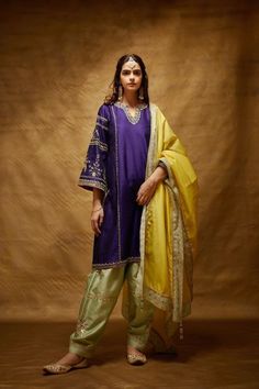 Velvet Dress Designs, Indian Designer Suits, Purple Suits, Designer Kurtis, Simple Pakistani Dresses, Embroidery Suits Design, Boutique Dress Designs, Party Wear Indian Dresses