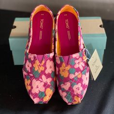 The Quintessential Toms! Brand New!! Never Been Worn In The Box & With Tags. Great Colors And Style. Ortholite Insoles Womens Toms, Toms Shoes, Design Color, The Box, Flat Shoes Women, Loafer Flats, Pink And Green, Floral Design, Loafers