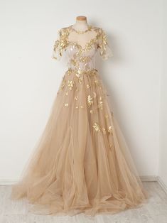 P3423 2021 Gold Appliques Champagne Tulle Prom Dresses,A-line Short Sleeves Long Prom Evening Dresse on Luulla Gaun Tulle, Tulle Long Prom Dress, Prom Dress Evening, 파티 드레스, Beautiful Prom Dresses, Fairytale Dress, Beauty Dress