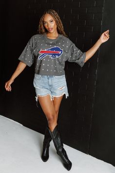 For the ultimate fan, our Buffalo Bills oversized all-over rhinestone short sleeve crop with ribbed neckline. Cheer on your team with comfort and style. Miami Dolphins, Cincinnati Bengals, Ribbed Neckline, Denver Broncos, Chicago Bears, San Francisco 49ers, Kansas City Chiefs, Pittsburgh Steelers, Just In Time