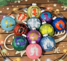 a bunch of ornaments sitting on top of a table